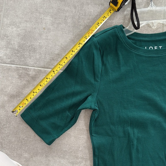 NWT LOFT Women's Pine Green Ribbed Crew Neck Longer Sleeved Tee - Size M - Picture 8 of 8